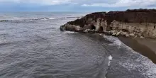 Maltempo ad Anzio, crolla falesia al Turcotto: le immagini dal drone