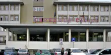 Accoltellato mentre difende dai ladri la propria auto, &egrave; grave
