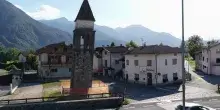Quinis sprofonda lentamente, dal drone le ferite del paese