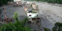 Devastazione in Nepal, la palazzina verde &egrave; miracolosamente intatta