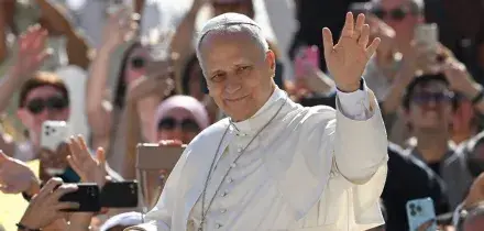 Auguri a Papa Leone: oggi compie 71 anni. Giorgia Meloni: che il suo cammino possa continuare