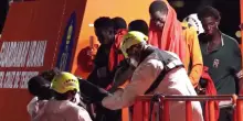 Migranti, alla deriva per 27 giorni: 5 morti su un barcone nelle Canarie. Almeno 80 i dispersi