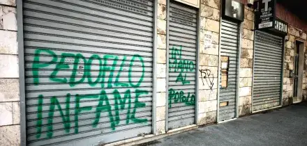 Tredicenne abusata a Torino, insulti e minacce social alla gip che ha scarcerato il commesso