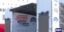 Governo Meloni il pi&ugrave; longevo, maggioranza esulta. Opposizioni: "la premier festeggia, italiani no"