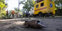 Attacco russo a Kamianske, 4 morti. Drone di Mosca su sede dell'intelligence, Zelensky: rappresaglia