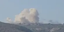 Israele espugna avamposti di Hezbollah e prosegue i raid sulla Striscia