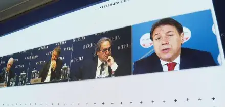 Le imprese promuovono il governo. Le opposizioni: &ldquo;La verit&agrave; &egrave; al supermercato"