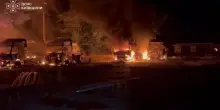Fuoco e fiamme, attacchi russi su Kiev: tornano i blitz missilistici