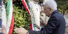 Sergio Mattarella rende omaggio ai caduti della Resistenza a Porta San Paolo a Roma
