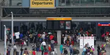 Caos negli aeroporti britannici e a Dublino: centinaia i voli cancellati