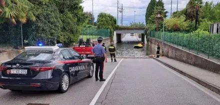 Resta intrappolata nell&rsquo;auto in un sottopasso allagato: muore una donna di 83 anni