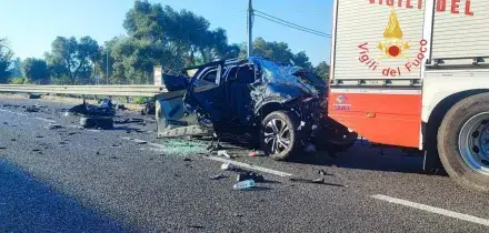 Schianto sulla Jonio-Tirreno: morti un padre e le due figlie di 8 e 14 anni, grave la mamma