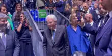Volley, il Presidente Mattarella arriva in Piazza del Plebiscito e Napoli applaude