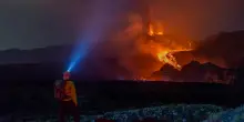 Etna, allerta rossa: nube vulcanica di 4 km. Arrivi sospesi fino alle 16 all'aeroporto di Catania