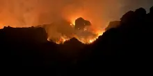 Incendi, ancora focolai attivi fra le costiere amalfitana e sorrentina