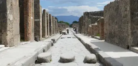 Abusi su un turista minorenne, arrestato custode degli Scavi di Pompei