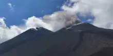 Etna, il cratere e il campo di fratture visti dal drone