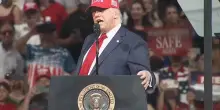 Trump: "Gli iraniani vogliono l'accordo a tutti i costi". Axios: Presidente vedr&agrave; leader paesi Golfo