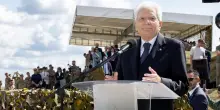 Mattarella elogia i militari: "L'Esercito punto di riferimento per l'Italia intera"