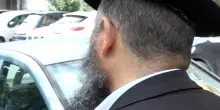 Parla il rabbino che ha denunciato l'aggressione: "Mi hanno rubato il cappello e dato un calcio"