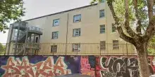Studente spruzza spray urticante e accoltella insegnante a Roma: tentava di filmare l'aggressione