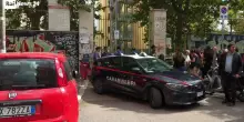 Lo spray urticante e le tre coltellate: paura in una scuola di Roma