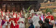 Napoli, si ripete il miracolo di san Gennaro: il sangue si &egrave; sciolto