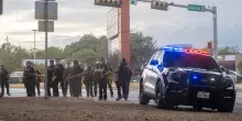 Agente Ice spara a immigrato a Austin, scoppia la polemica