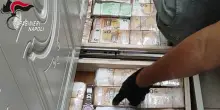 Mazzette murate e milioni nei cassetti: maxi sequestro dei Carabinieri