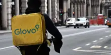 Violento scontro con una bici elettrica: muore rider Glovo