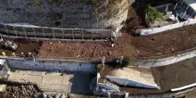 Maltempo in Campania: a Castellamare di Stabia lungomare invaso da tronchi e rami