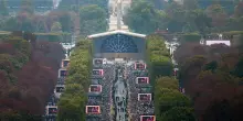 DIRETTA -Papa Leone in Francia, messa a Place de la Concorde: una folla immensa sugli Champs-&Eacute;lys&eacute;es