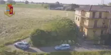 15enne trovato morto ai piedi di un traliccio dell'alta tensione nelle campagne di Lodi