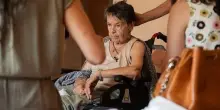 Lo sfratto di Maricarmen, la crisi abitativa in Spagna e le tensioni nel governo Sanchez