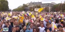 Parigi, un fiume umano per Papa Leone