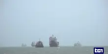 Stretto di Hormuz, riprende il traffico del greggio: avanzano le trattative tra Iran e Usa