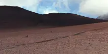 L'Etna come Marte, la terra si tinge di rosso dopo l'attivit&agrave; vulcanica delle ultime ore