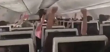 Volo FlyDubai, i passeggeri applaudono durante l'atterraggio