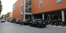 Aggressione con coltello al liceo Ariosto di Ferrara, arrestato un maggiorenne