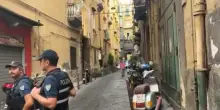 Uomo si barrica in casa a Napoli: &egrave; destinatario di un ordine di carcerazione
