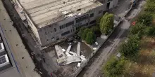 Tromba d&rsquo;aria a Cigole, tetti scoperchiati e pannelli solari spazzati via: le immagini dal drone