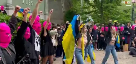 Sit in delle Pussy Riot e Femen davanti padiglione Russia alla Biennale di Venezia