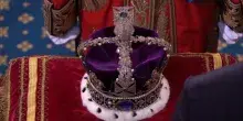 King's Speech, la consegna della Corona Imperiale prima del discorso di re Carlo