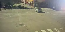 Modena, auto falcia pedoni: il video ripreso dall'alto