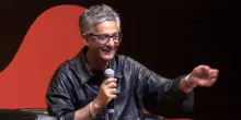 Fiorello scherza sui ministri: "Sono 48 ore che nessuno tradisce, si vede che in giovent&ugrave; non esercitavano"
