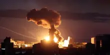Kiev, notte di inferno sotto i missili balistici russi: le immagini delle esplosioni nella capitale
