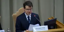 Chris Olah (Anthropic): "Concreta possibilit&agrave; che l'IA sostituisca il lavoro umano su vasta scala"
