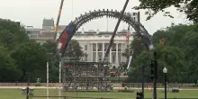 Lavori in corso alla Casa Bianca: si prepara l'evento di MMA per il compleanno di Trump