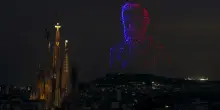 Sagrada Familia, la benedizione del Papa e uno spettacolo maestoso per la Torre di Ges&ugrave;