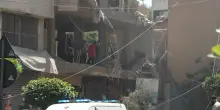 Palazzo sventrato a Beirut dal raid di Israele nella zona sud della citt&agrave;
